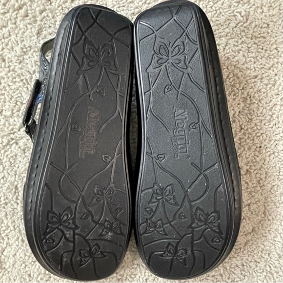 ALEGRIA Metallic Floral BLACK Leather VIKI Adjustable LOW WEDGE Comfort SANDALS - Picture 7 of 7